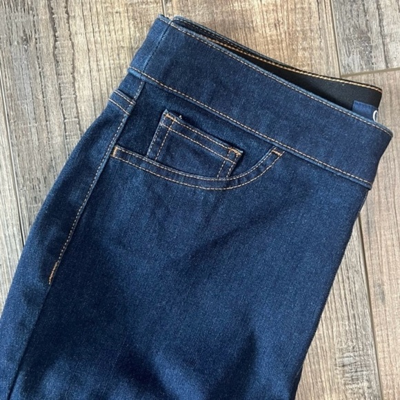 Chaps NWOT Pull on Skinny Denim size Small Dark wash - Picture 3 of 7